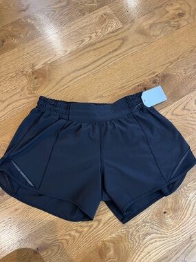Lululemon Hotty Hot LR Short 4" Lined Reflective Detail Size 6 Black BLK